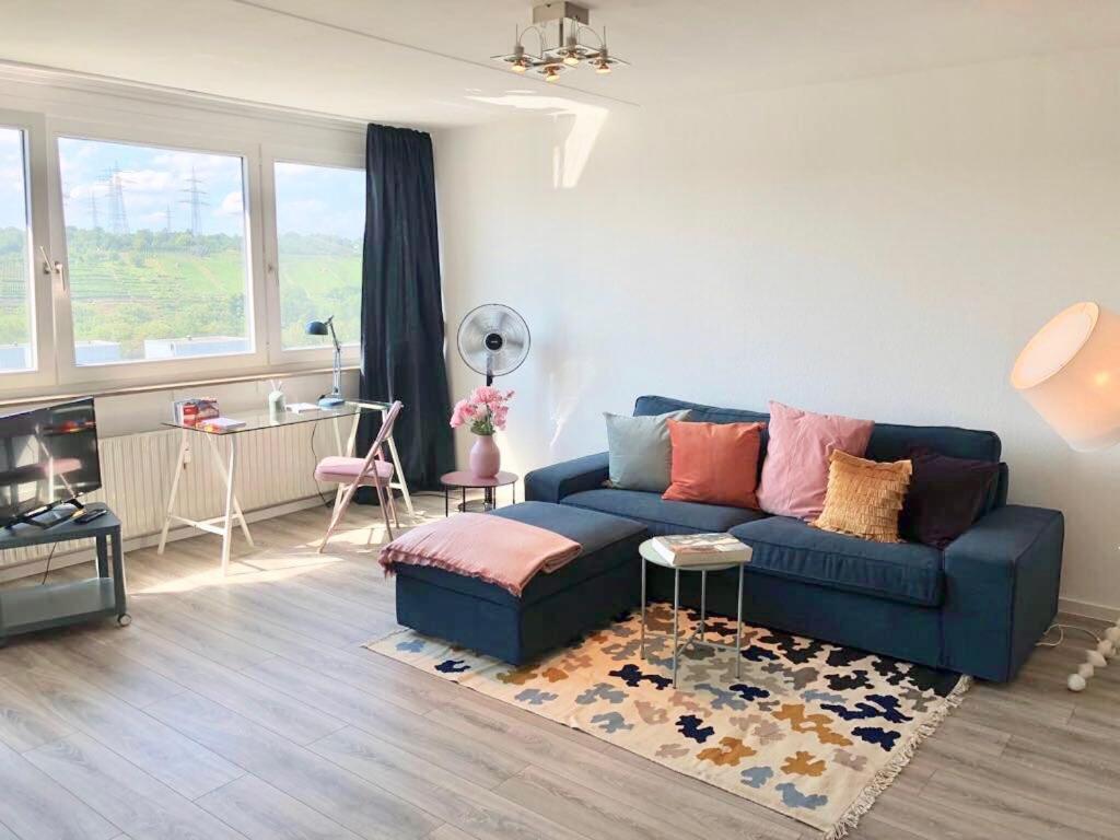 Grosses Appartement Mit Aussichtsbalkon Лудвигсбург Екстериор снимка