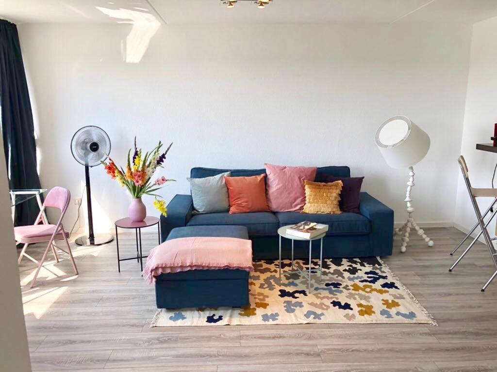 Grosses Appartement Mit Aussichtsbalkon Лудвигсбург Екстериор снимка